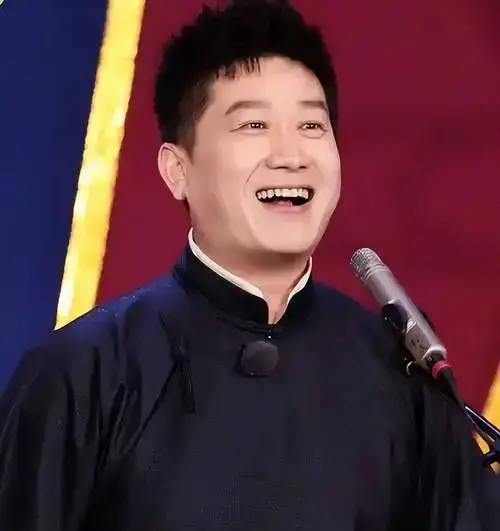 德云社张鹤伦跨年专场演出砸挂惹祸?被网友挂网上,要求道歉