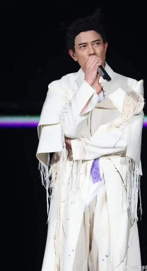 郭富城演唱会搞笑自嘲发型!方媛带女儿捧场