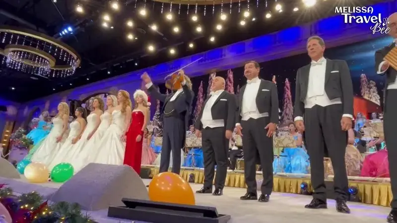 艾玛·科克 &安德烈·瑞欧 演绎圣诞歌曲 2024舞台前视图
