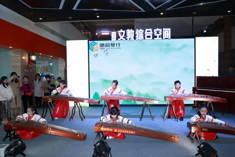 古筝演奏 #乐器培训 #国风古韵 #音乐启蒙 宝贝们的演出 - 抖音