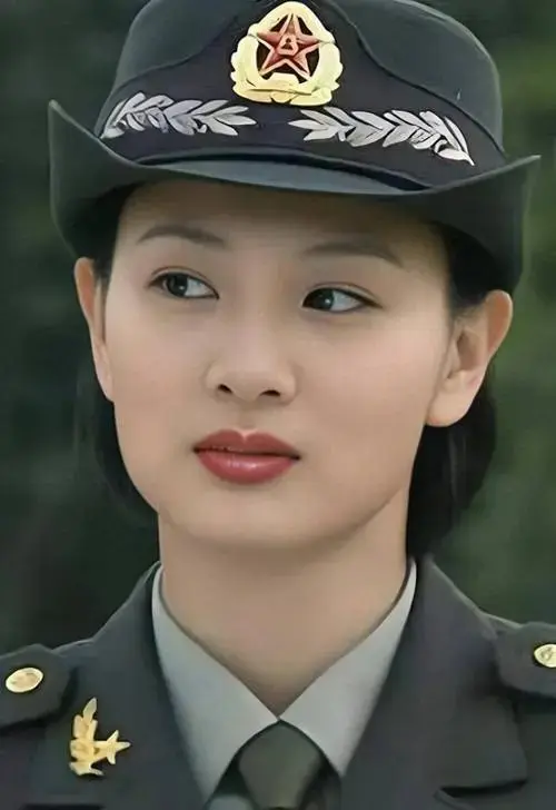 她先后出演了《我爱桃花》,《这个孩子》等话剧作品,成为了舞台上的台