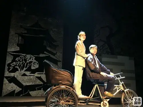 京味儿话剧《年复一年》:京腔京韵述说大时代小人物