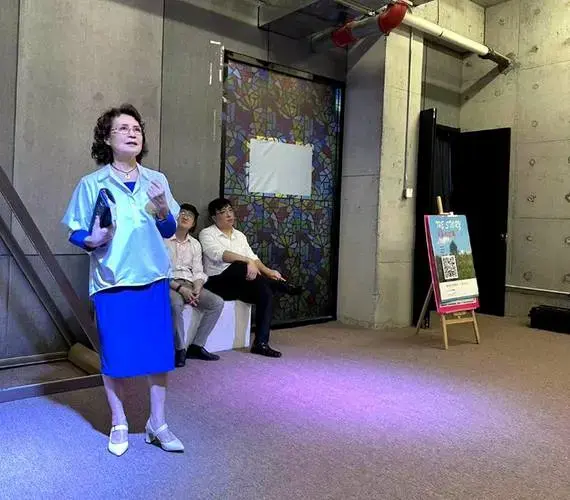 先锋话剧《饥饿艺术家》大连首演 卡夫卡名篇百年纪念舞台再现