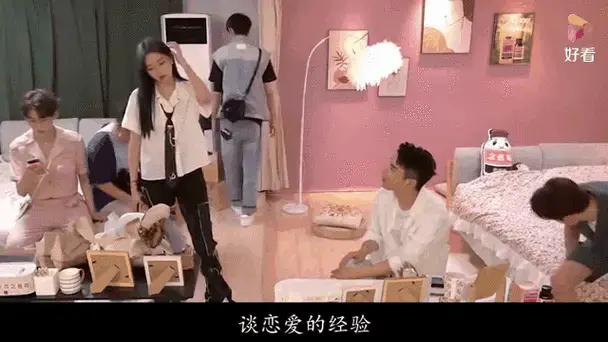 关晓彤的回答,秦霄贤都笑抽