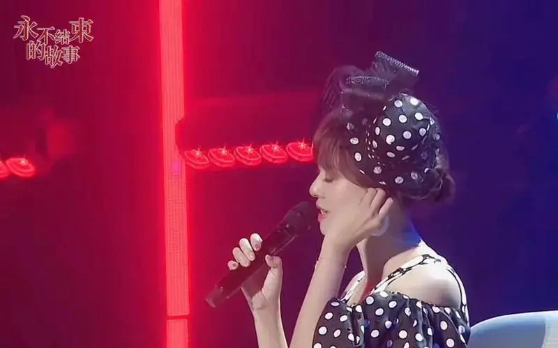 卓依婷演唱会版《心雨》 演绎出独特的甜美风格