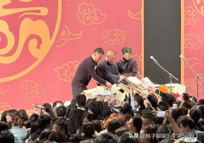 德云社横滨专场:郭德纲携弟子火爆全场,孟鹤堂成亮点