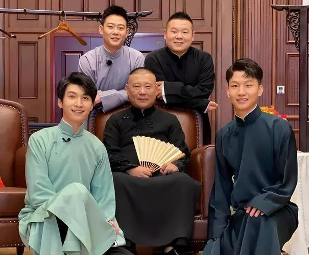德云社纲丝节成为相声迷们每年的盛宴 票价不低但总是座无虚席