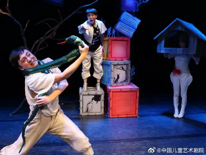 本周末,儿童剧《伊索寓言》继续与您相约假日经典小剧场,演出一开场