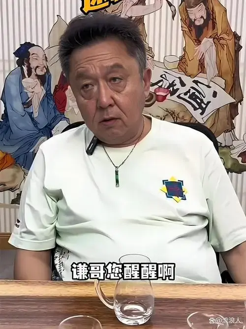 德云社于谦直播到深夜,聊天,带货很开心,谦大爷很享受这种状态