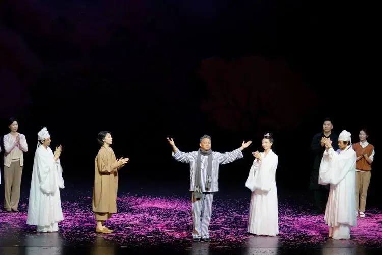话剧《暗恋桃花源》经典版首次亮相佛山,引发观演热潮