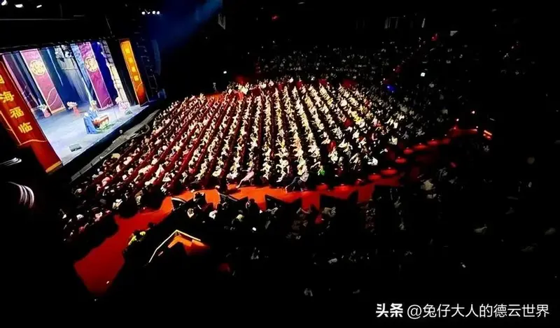 德云社世界巡演第四站,现场照被晒,返场精彩,曹鹤阳喜提新称呼