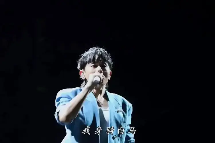 身骑白马西安演唱会首唱张杰张杰西安演唱会