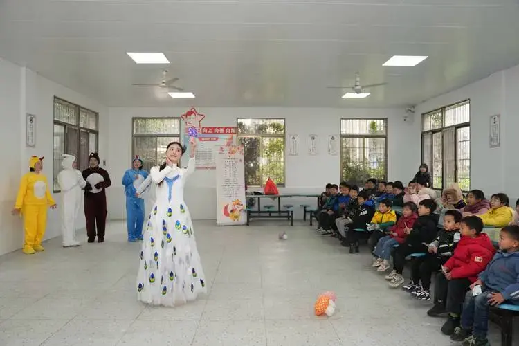 村小来了儿童剧