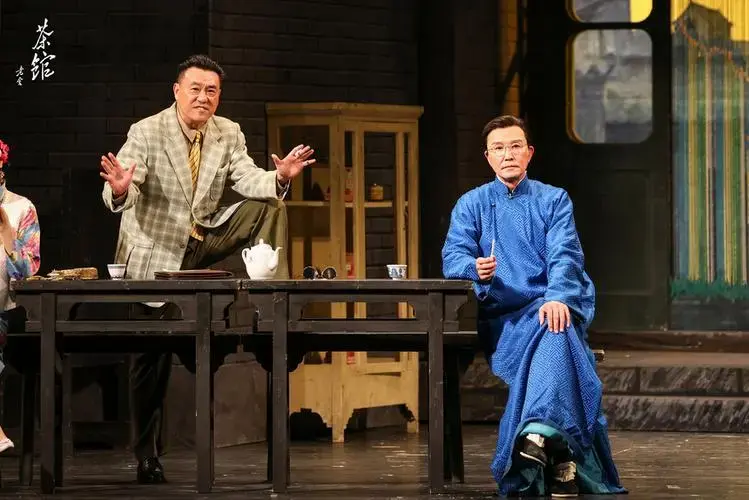 北京人艺《茶馆》再度上演,梁冠华,濮存昕等主演悉数回归 - 黑龙江网