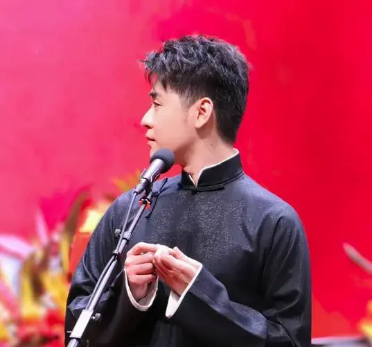 舞台上愈发自信的张云雷,是这次天津德云社周年庆最大的惊喜_腾讯新闻