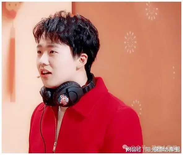 郭麒麟:从相声笑匠到影视巨星,实力演绎华丽转身,央媒盛赞!