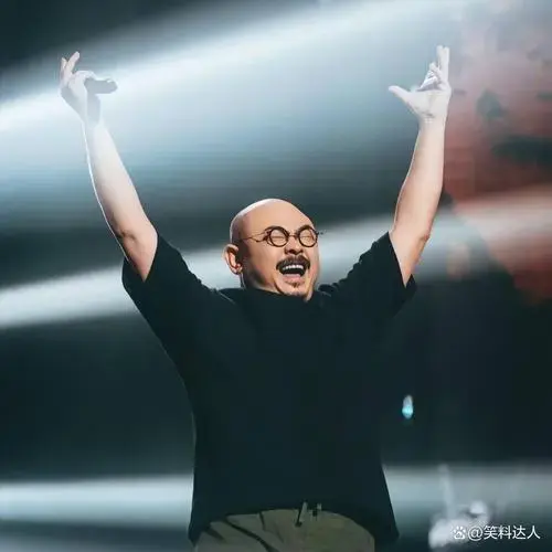 不久前,刀郎于上海举办的演唱会门票在开售之后,立刻就被抢购一空了.