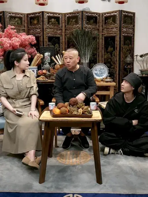 德云社相声演员三四百个.