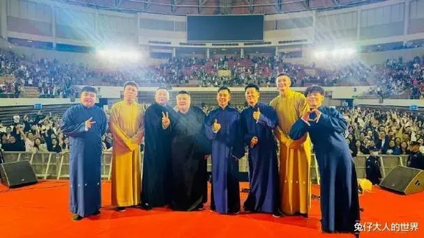 德云社深圳专场结束演员晒照引热议岳哥的演出阵容属实很强