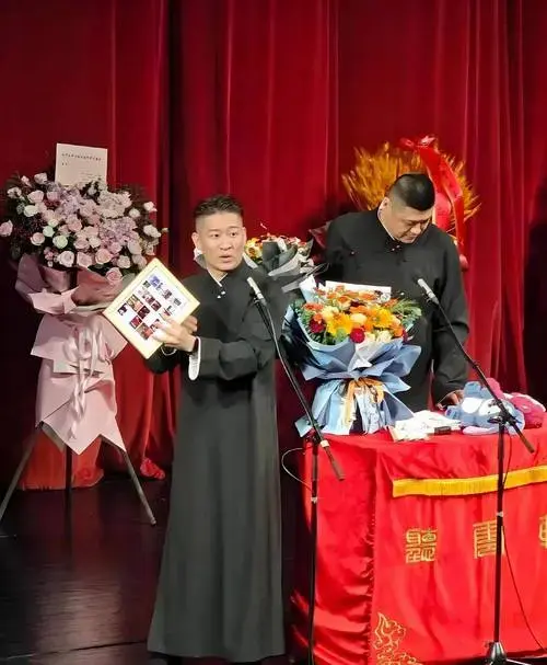 孟鹤堂团综表演引争议,观众质疑:这就是所谓的新式相声?