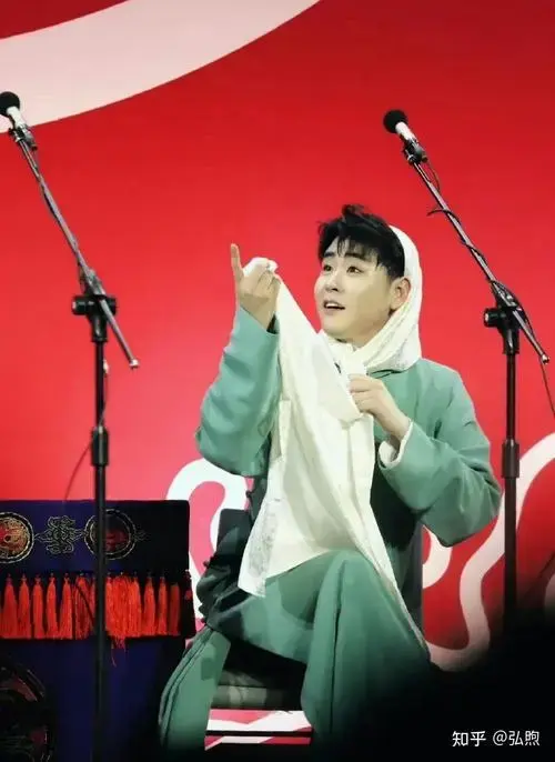 应该说演员张云雷的相声专场又回来了,张云雷上一次的相声专场还是