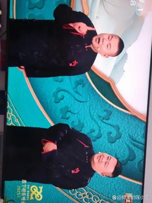 孙越和岳云鹏今晚在春晚舞台上笑翻全场!#蛇年春晚气氛组