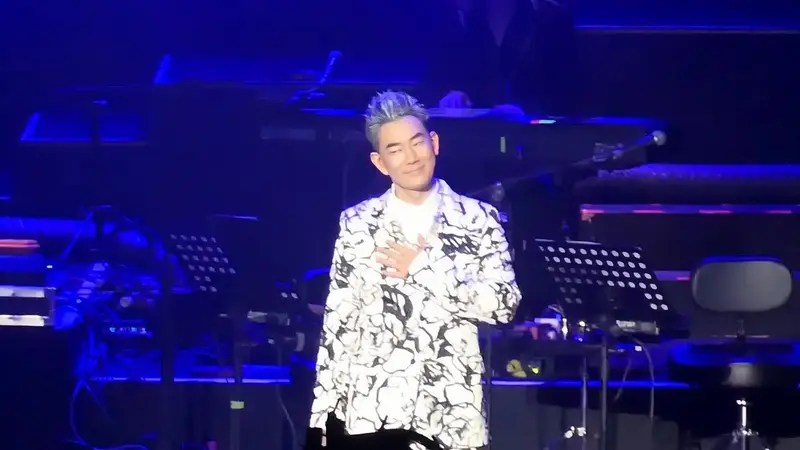 任贤齐北京演唱会.卡片机,舞台灯光太复杂了～talk的部分不 - 抖音