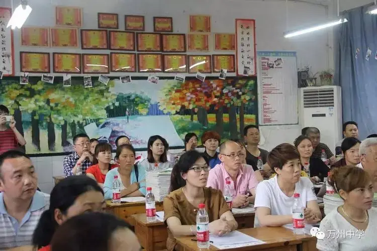 这次家长会得到了家长们的一致好评.