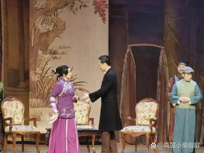 昨晚看了一场刘晓庆的话剧《风华绝代》.