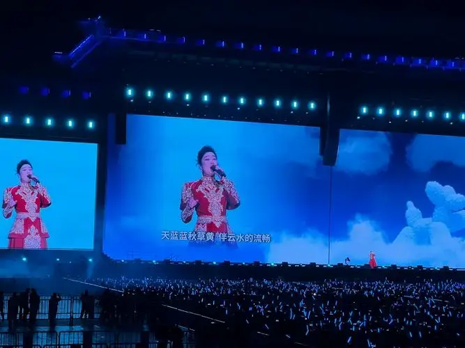 凤凰传奇演唱会太炸了!全场大合唱,嗨翻天