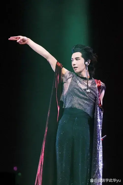 2024华晨宇火星演唱会# #华晨宇音乐魔法师#
华晨宇合肥演唱会燃爆
