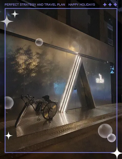 最近发现了一家超小众的酒吧,据说是独立音乐人陈鸿宇开的