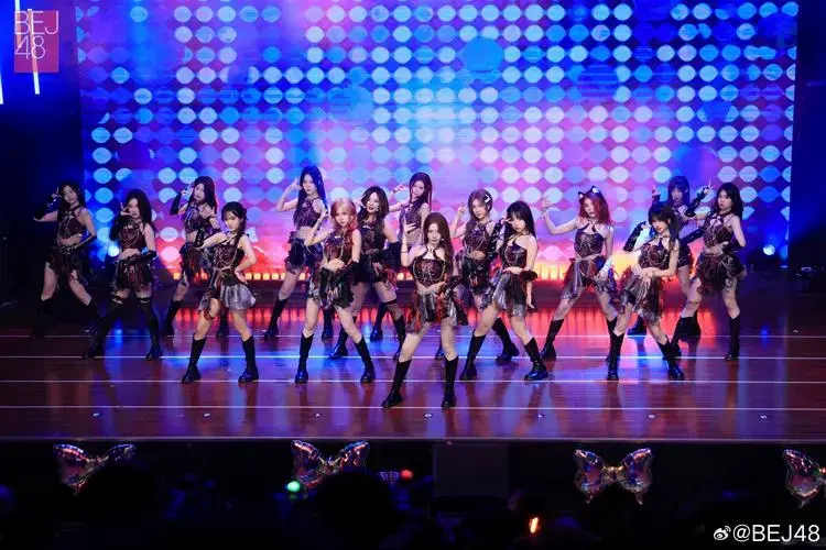 team e《怦然心动》剧场首演 精彩返图
夜空之下的浪漫 是相遇彼此