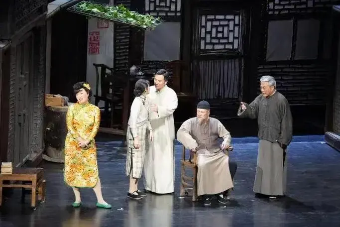 中国国家话剧院话剧《四世同堂》在海口上演