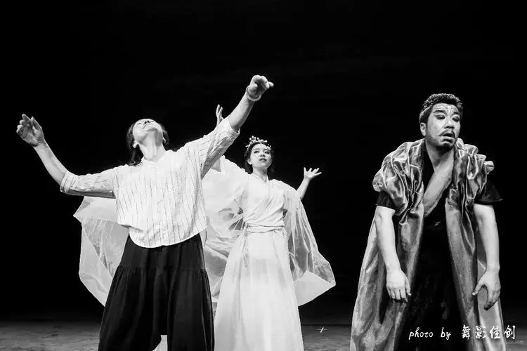 现代歌剧《钟馗别传》张平导演幕后排练花絮曝光,舞姿翩翩,风采依旧!