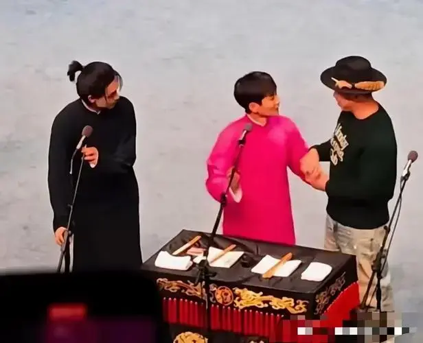秦霄贤晒出和郭德纲于谦珍贵合照,引发粉丝回忆杀