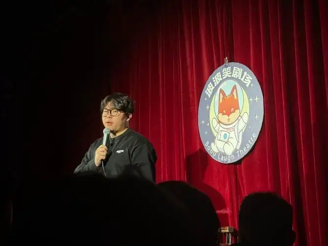 第一次去,剧场全程无尿点,笑声不断,很好