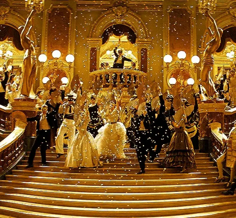 上映于2004的电影《歌剧魅影》讲述了十九世纪发生在法国巴黎歌剧院的