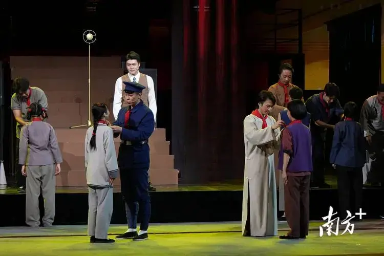 刷屏朋友圈的话剧《先锋少年》火热加演!全国巡演即将开启