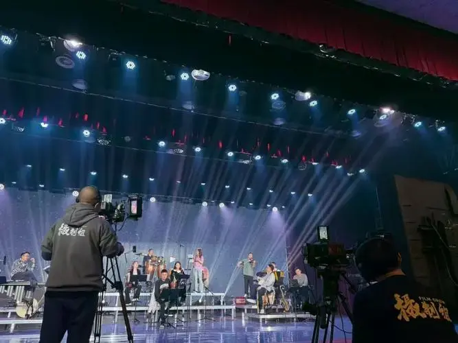 辽宁歌剧院(辽宁交响乐团)青年艺术家在抖音直播取得圆满成功