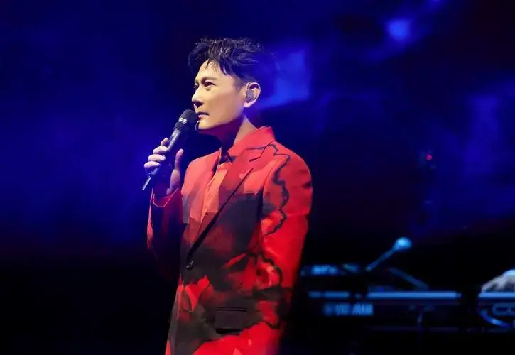 张信哲中国澳门站演唱开启预售 快来赴一场青春之约_情歌_演唱会_未来