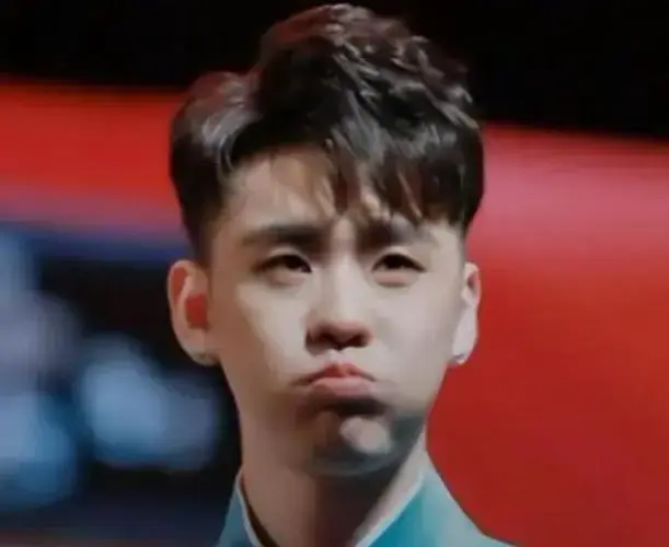 张云雷开相声专场火爆,黑粉就说相声不行只会唱,不如去唱歌.