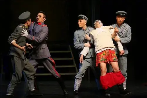 《戏台》上下,霸王回营 | 陈佩斯,杨立新演《戏台》即将售罄