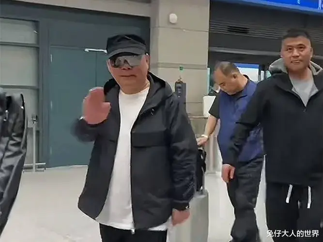 德云社韩国专场完美收官,演员深夜晒照引发热议,万人盛会座无虚席