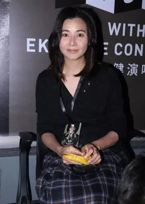 郑伊健演唱会众星捧场,晒高难度倒挂舞功!