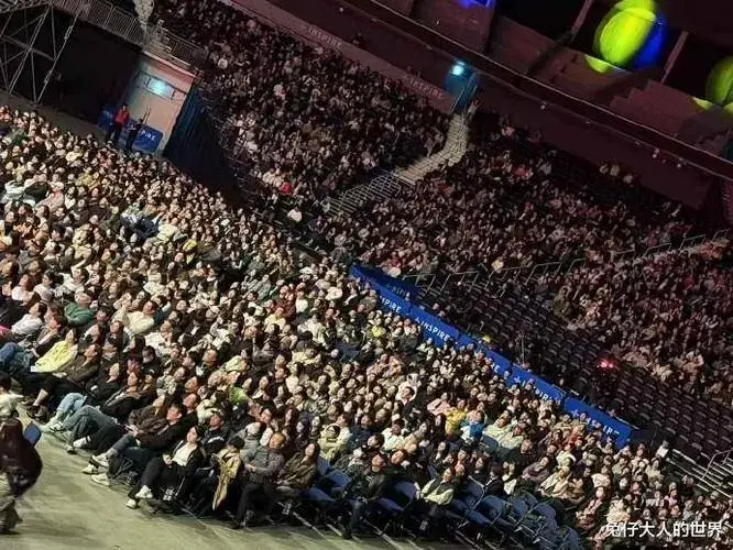 德云社韩国专场完美收官,演员深夜晒照引发热议,万人盛会座无虚席