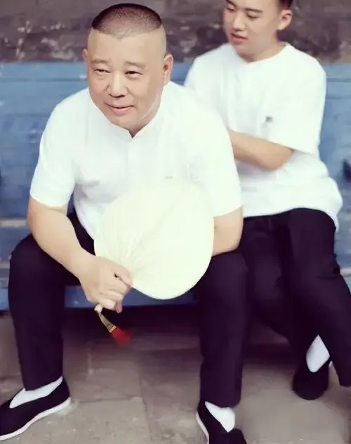 郭德纲与德云社:究竟如何缔造笑声帝国?