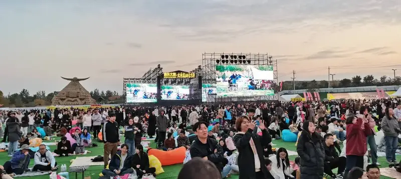 2024太原稻田音乐节燃情开唱 万人狂欢