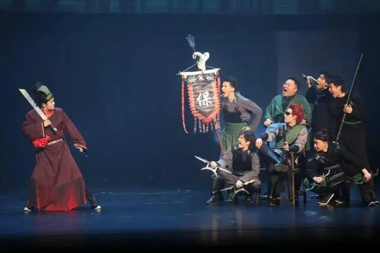 当晚,由中国国家话剧院出品,演出的《蓟州疑云》作为开幕大戏隆重上演