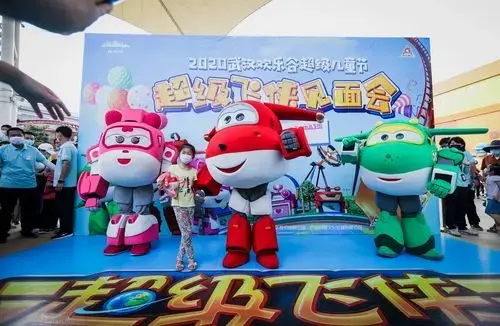 武汉欢乐谷举办超级飞侠见面会 户外儿童剧陪大小朋友过六一